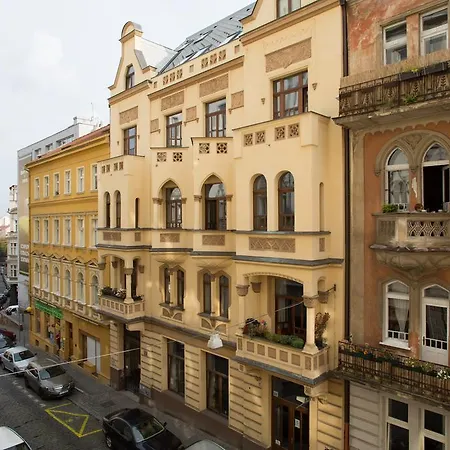 Jt's Francouzska Str. *